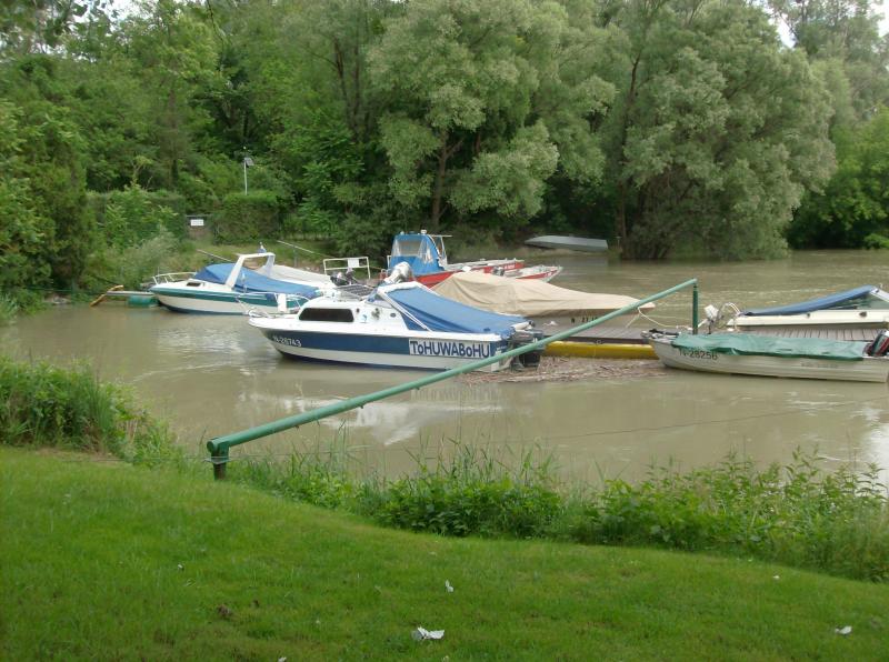 Name:  Hochwasser Donau 020.jpg
Hits: 1449
Gre:  83,5 KB