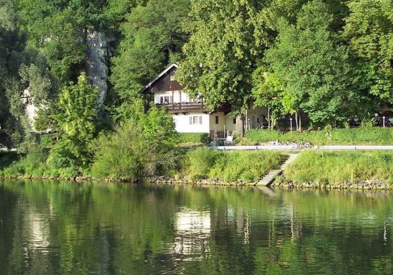 Name:  1392-Das-Felsennest.jpg
Hits: 1335
Gre:  120,2 KB