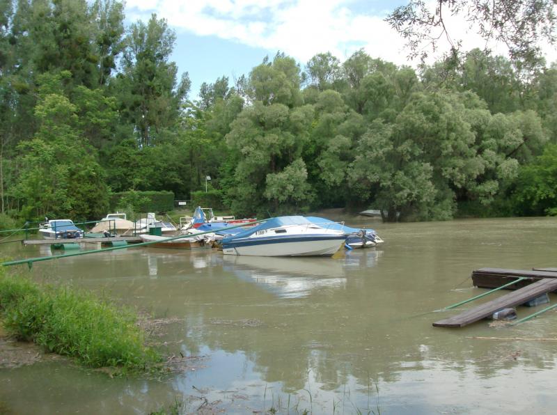 Name:  Hochwasser Donau 025.jpg
Hits: 1069
Gre:  82,0 KB