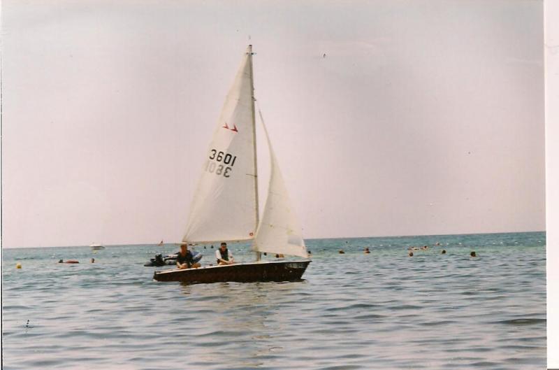 Name: Jolle.jpg
Hits: 4665
Größe: 35,8 KB