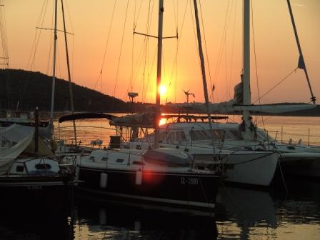 Name: bestimmt kein Joghurtbecher.jpg
Hits: 1773
Größe: 22,3 KB